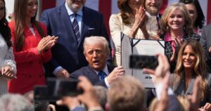 新泽西州青少年受 AI 色情片受害者参加“Take it Down Act”签名会