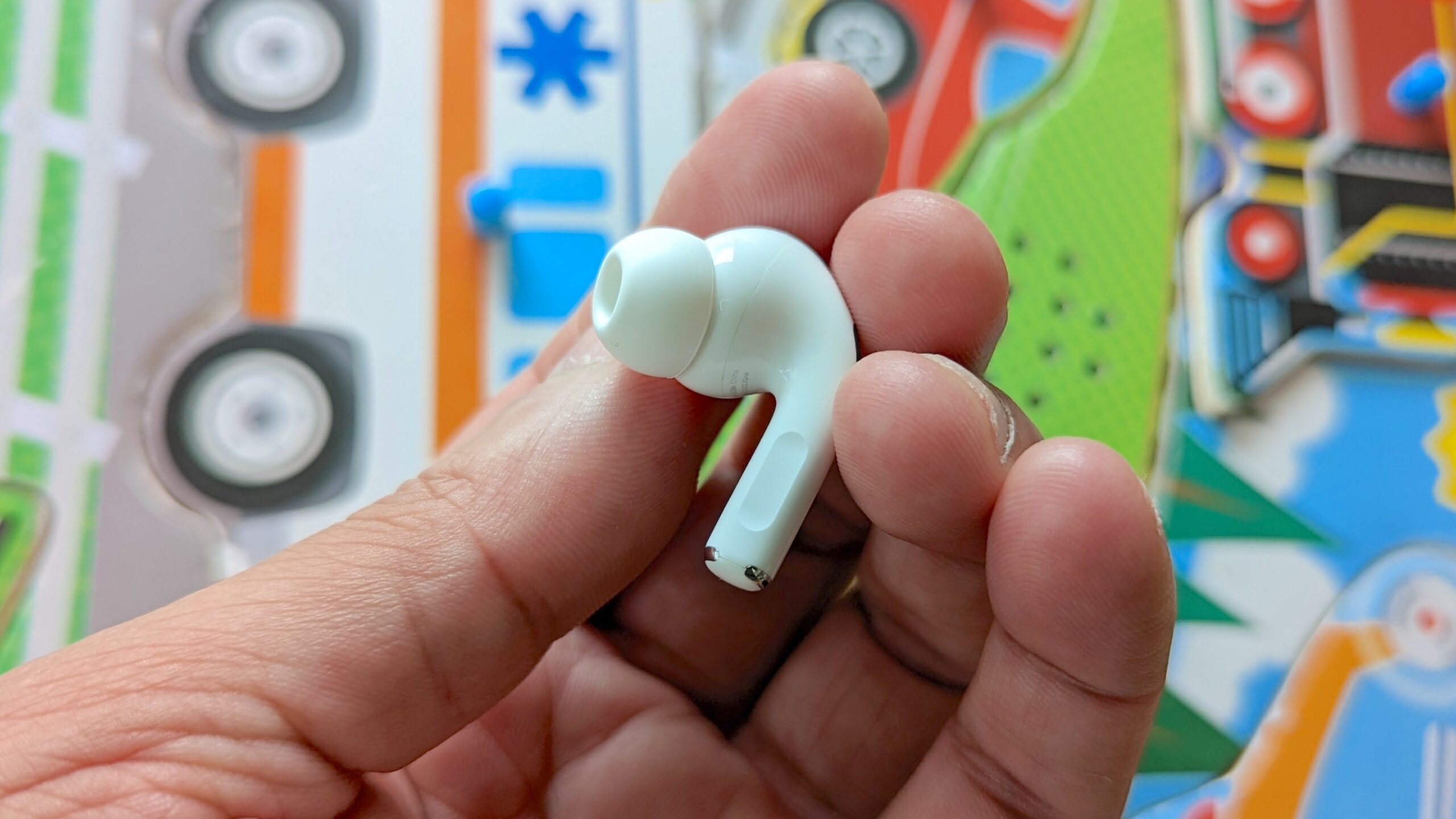 下一款 AirPods 的到达时间可能比您想象的要晚。以下是我们所知道的