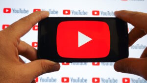 YouTube 暂停总订阅者超过 200 万的主要 AI 电影预告片帐户的创收合作伙伴计划
