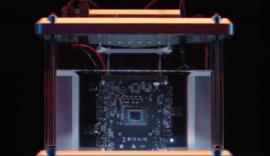 Microsoft 使用 AI 发明了一种更安全的冷却剂，并在其中浸泡了一台 PC