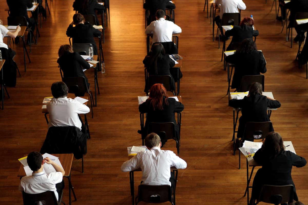 今年夏天，数以千计的 GCSE 学生将通过应用程序接收考试成绩