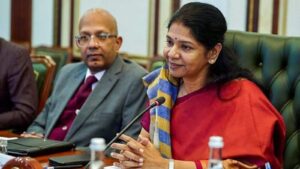 在无人机袭击中，Kanimozhi领导的国会议员代表团在莫斯科盘旋飞行，延误45分钟后安全降落