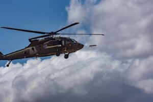 陆军航空兵在努力应对意外裁员时制定新路线