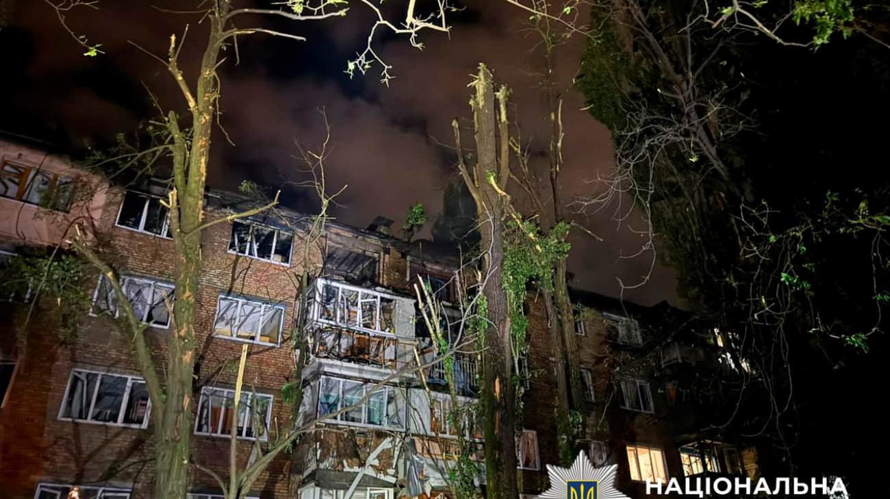 俄罗斯夜间对基辅的袭击：15 人受伤，建筑物和购物中心受损