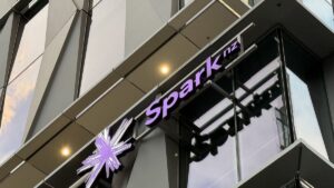 Spark 确认工作将外包给网络合作伙伴 AI