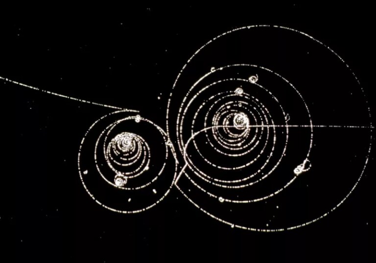 CERN 研究人员在一次前所未有的运输测试中带着一些反物质粒子散步