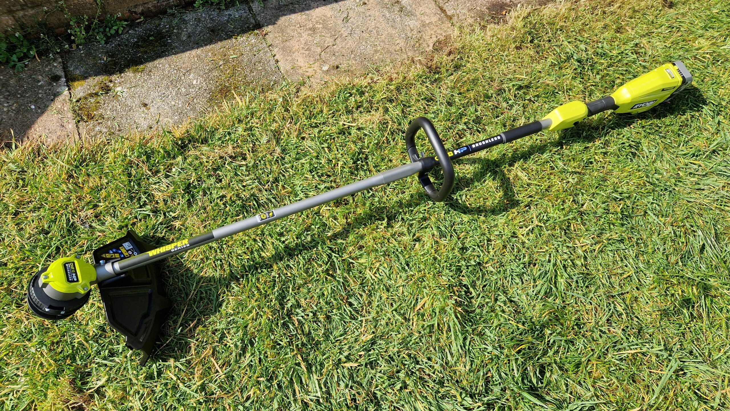 Ryobi 18V one+ HP 无绳耳语 38cm 割草机 RY18LTX38A-0 评论