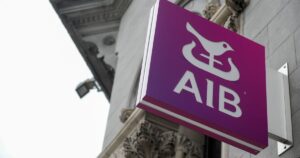 AIB 出售更多不良贷款，美国 AI 集团迁至爱尔兰