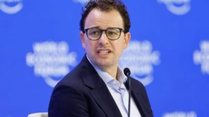 首席执行官警告称，AI 可能会在 5 年内抹去一半的入门级白领工作岗位