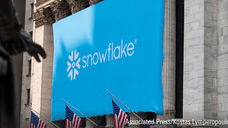 财报发布后，Snowflake 股票是买入、卖出还是估值合理？