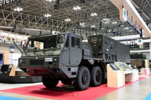 日本在 DSEI 2025 上利用移动激光武器增强反无人机能力