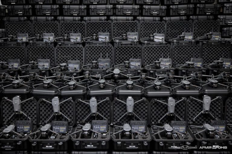 据彭博社报道，中国向乌克兰和西方销售无人机，但继续向俄罗斯供应无人机