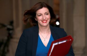 教育部门推出 £8.2m 计划，鼓励女孩进入 AI 职业
