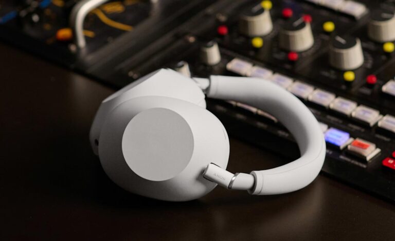 索尼的旗舰 WH-1000XM6 耳机具有更新的声音和更强大的 ANC