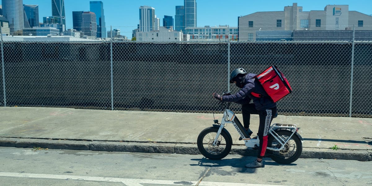 美国人仍然通过 DoorDash 订购食物，尽管现在情况不是那么好