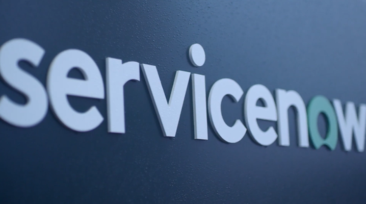 ServiceNow 首次推出 ServiceNow CRM，新的 AI 工具
