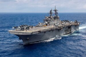 美国海军对美国海军两栖攻击舰进行现代化改造，以提高航空打击能力