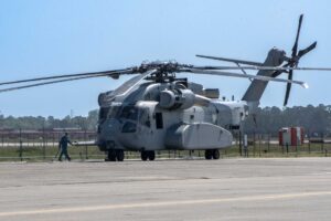 独家：新型美国海军陆战队 CH-53K 直升机开始全面准备任务，并进行首次仓库维护