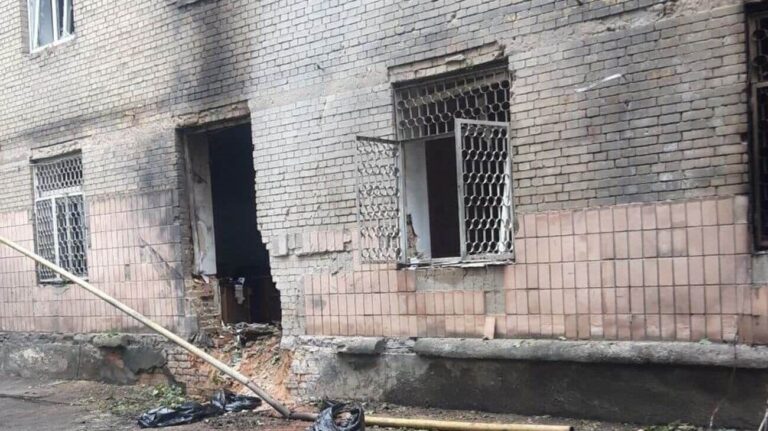 俄罗斯无人机袭击基辅的学生宿舍受损 – 照片