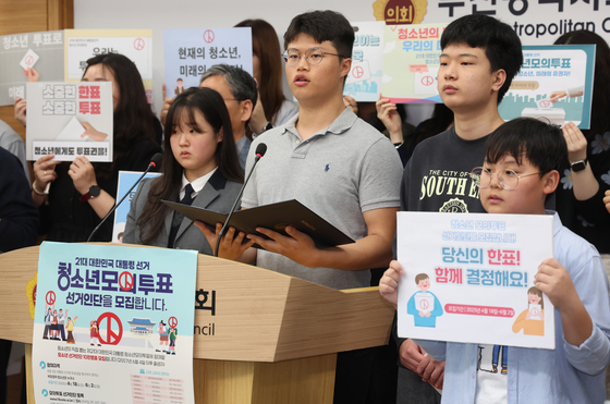 AI 短片、在线辩论：韩国 18 岁少年为首次选举做准备