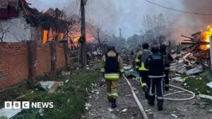 官员称俄罗斯空袭导致乌克兰各地 8 人死亡
