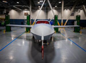 两架空军 CCA 现在都在进行地面测试，预计将于今年夏天飞行
