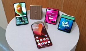 摩托罗拉神秘地推迟了其新的 Razr 手机，但仅限于某些运营商