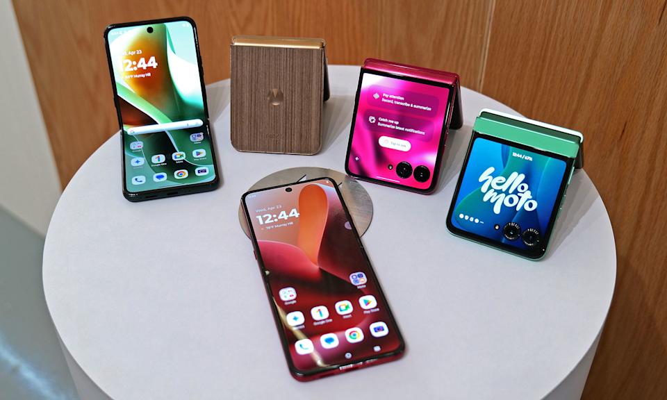摩托罗拉神秘地推迟了其新的 Razr 手机，但仅限于某些运营商