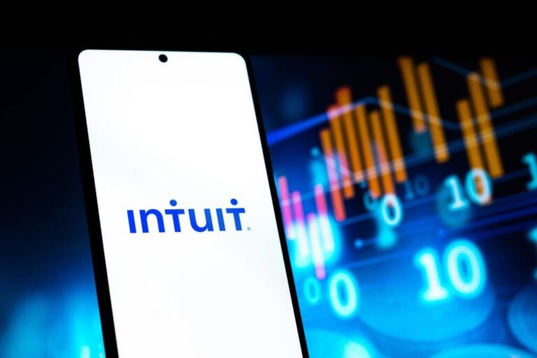 Intuit 的 AI 战略和高端市场收益在强劲的收益后激发了分析师的乐观情绪