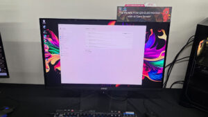 MSI 的新款 500 Hz QD-OLED 显示器利用 AI 技术避免老化
