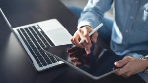 调查发现，半数 CEO 表示，在快速投资中，技术系统分散