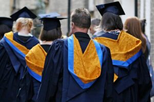 美国学生在老师使用 ChatGPT 后寻求大学退款