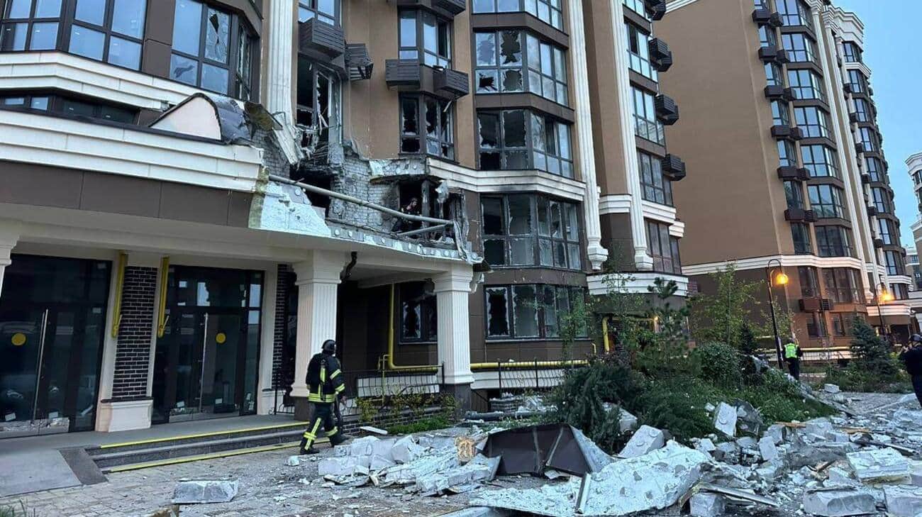 俄罗斯无人机袭击导致基辅州起火：10 辆汽车受损