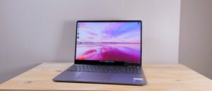 戴尔 16 Plus 二合一手机具备了所有基本功能，除了一个