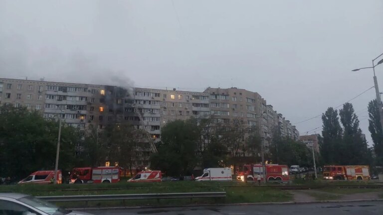在基辅，敌人袭击造成 5 人受伤，无人机碎片落在一栋住宅楼和一家超市上