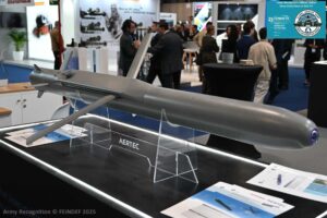 FEINDEF 2025 |Aertec 和 Instalaza 为 SIRTAP 无人机配备新型 BAT 滑翔炸弹，以提高西班牙的战术打击自主性