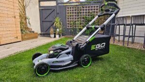 Ego Power+ LLM2236E-SP 55cm 自走式割草机评测：这台割草机物有所值吗？