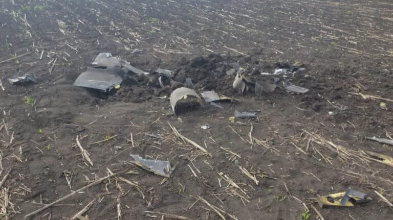 乌克兰空军摧毁了俄罗斯发射的两枚弹道导弹和 81 架无人机