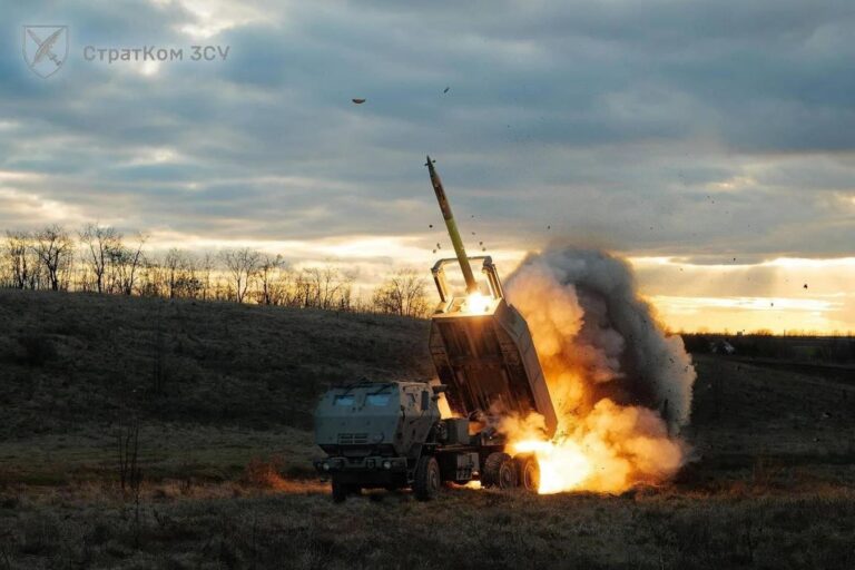 一架防堵塞的俄罗斯无人机刚刚炸毁了一架乌克兰 HIMARS