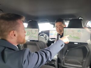LG 演示 IoT-NTN 汽车为巴黎街道提供紧急呼叫