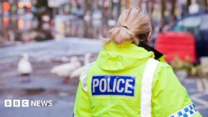监管机构表示，Ofcom 需要更多权力来删除误导性帖子