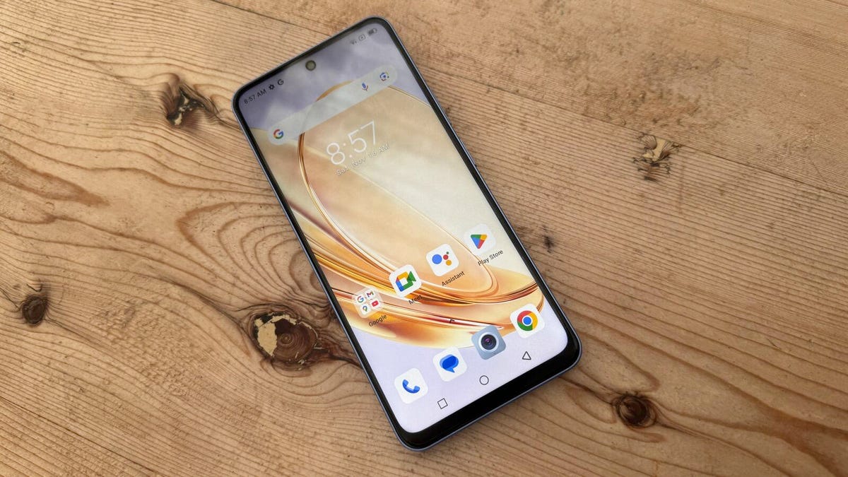 这款 Android 手机从背面让我想起了 iPhone，但它的价格只是它的一小部分