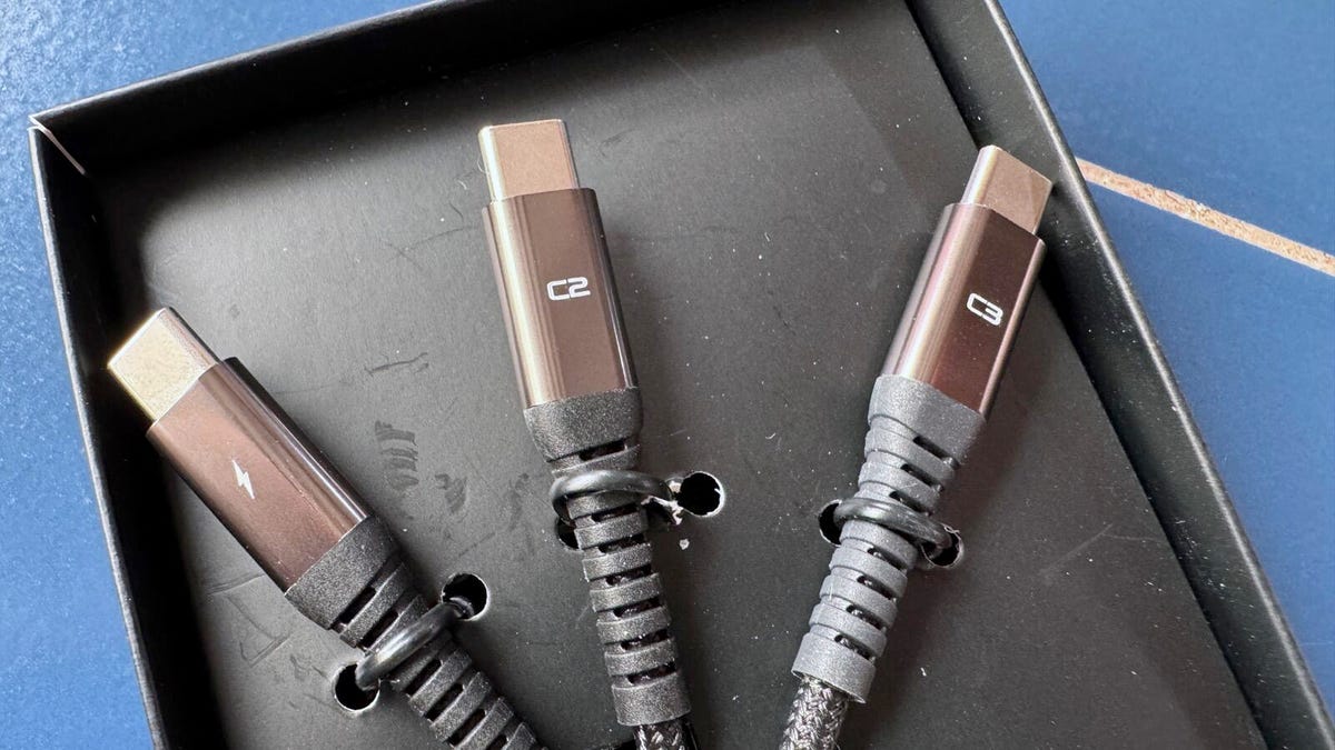 我终于找到了一款可以推荐的 3 合 1 USB-C 充电线