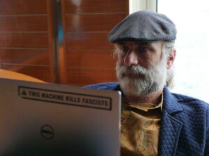信息安全专家 Schneier 担心公司 AI 会纵我们