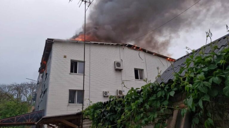 俄罗斯对哈尔科夫发动大规模无人机袭击：20 次命中，4 人受伤 – 视频