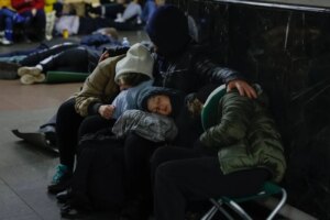 基辅再次爆炸：乌克兰首都遭到敌人的联合攻击，防空系统正在发挥作用
