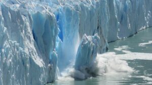 科学家警告说，即使达到 1.5°C 的目标，极地冰盖也可能坍塌