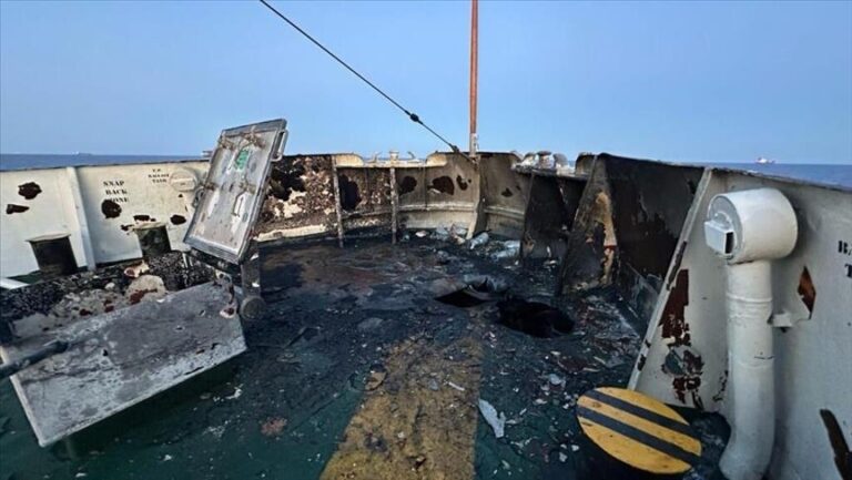 6 名土耳其公民乘坐开往加沙的援助船被无人机击中返回家园