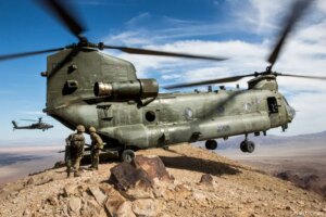 阿联酋通过美国 CH-47F 支奴干交易促进特种作战和区域机动性