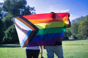 根据 GLAAD 最新的社交媒体安全指数，社交媒体平台对酷儿用户来说并不是安全的地方